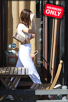 Kendall Jenner underboob suffers a wardrobe malfunction in West 3.11..20.2020
2133x3200 2.2 mb
Viewed 1 time
@BestEyeCandy.com