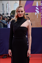 Celebrity Photo: Sophie Turner
2662x4000 1.2 mb
Viewed 3 times
@BestEyeCandy.com