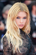 Celebrity Photo: Stella Maxwell
1200x1800 341 kb
Viewed 7 times
@BestEyeCandy.com