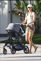 Celebrity Photo: Gisele Bundchen
699x1049 301 kb
Viewed 7 times
@BestEyeCandy.com