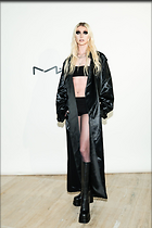 Celebrity Photo: Taylor Momsen
6 Photos
Photoset #725085
@BestEyeCandy.com