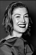 Celebrity Photo: Rosamund Pike
1352x2028 930 kb
Viewed 9 times
@BestEyeCandy.com