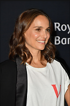 Celebrity Photo: Natalie Portman
1200x1800 246 kb
Viewed 8 times
@BestEyeCandy.com