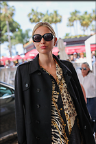 Celebrity Photo: Karolina Kurkova
1200x1800 198 kb
Viewed 13 times
@BestEyeCandy.com
