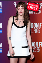 Celebrity Photo: Kristen Stewart
2947x4419 2.2 mb
Viewed 0 times
@BestEyeCandy.com