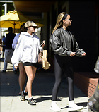 Brooks Nader leggings enjoys a sunny family lunch with her sisters in Beverly Hills 16.09..20.2024
3923x4467 1.2 mb
Viewed 5 times
@BestEyeCandy.com