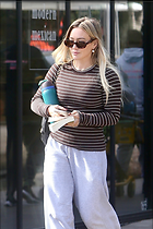 Celebrity Photo: Hilary Duff
1307x1961 1.2 mb
Viewed 4 times
@BestEyeCandy.com