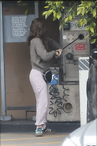 Kate Mara checks Tire Pressure at a Gas Station in Los Angeles 04-28-2025
25 Photos
Photoset #708324
@BestEyeCandy.com