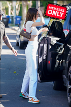Kendall Jenner underboob suffers a wardrobe malfunction in West 3.11..20.2020
2133x3200 2.8 mb
Viewed 1 time
@BestEyeCandy.com
