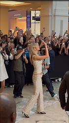 Celebrity Photo: Bella Hadid
26 Photos
Photoset #727080
@BestEyeCandy.com