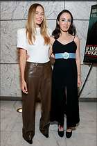 Celebrity Photo: Margot Robbie
1200x1800 242 kb
Viewed 29 times
@BestEyeCandy.com