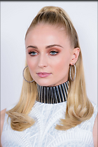 Celebrity Photo: Sophie Turner
1367x2048 696 kb
Viewed 5 times
@BestEyeCandy.com