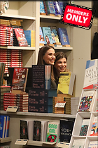 Celebrity Photo: Jennifer Garner
2333x3500 3.1 mb
Viewed 2 times
@BestEyeCandy.com