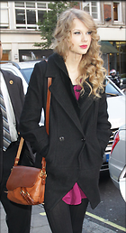 Celebrity Photo: Taylor Swift
942x1734 1.4 mb
Viewed 4 times
@BestEyeCandy.com