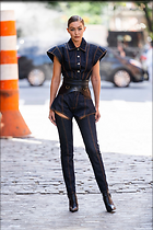 Celebrity Photo: Gigi Hadid
1365x2048 791 kb
Viewed 3 times
@BestEyeCandy.com