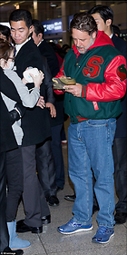 Celebrity Photo: Russell Crowe
634x1272 254 kb
Viewed 2 times
@BestEyeCandy.com