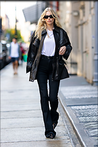 Celebrity Photo: Elsa Hosk
1200x1800   213 kb
Viewed 2 times
@BestEyeCandy.com