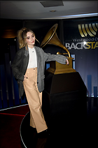 Celebrity Photo: Sabrina Carpenter
1280x1940   203 kb
Viewed 10 times
@BestEyeCandy.com