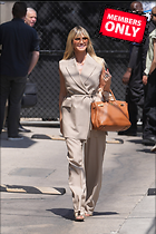Celebrity Photo: Heidi Klum
2333x3499 2.5 mb
Viewed 1 time
@BestEyeCandy.com