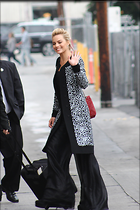 Margot Robbie jimmy Kimmels studio for an appearance i
6 Photos
Photoset #285302
@BestEyeCandy.com