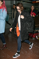 Kristen Stewart charles de Gaulle Airport in Paris 1.02.2052
49 Photos
Photoset #298981
@BestEyeCandy.com