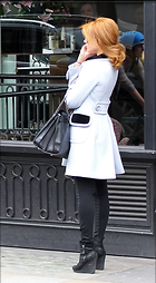 Margot Robbie out and about candids in London May 30 2
16 Photos
Photoset #285192
@BestEyeCandy.com