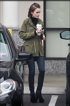 Lily Collins leaves Starbucks in Los Angeles 05-10-2016
10 Photos
Photoset #320767
@BestEyeCandy.com